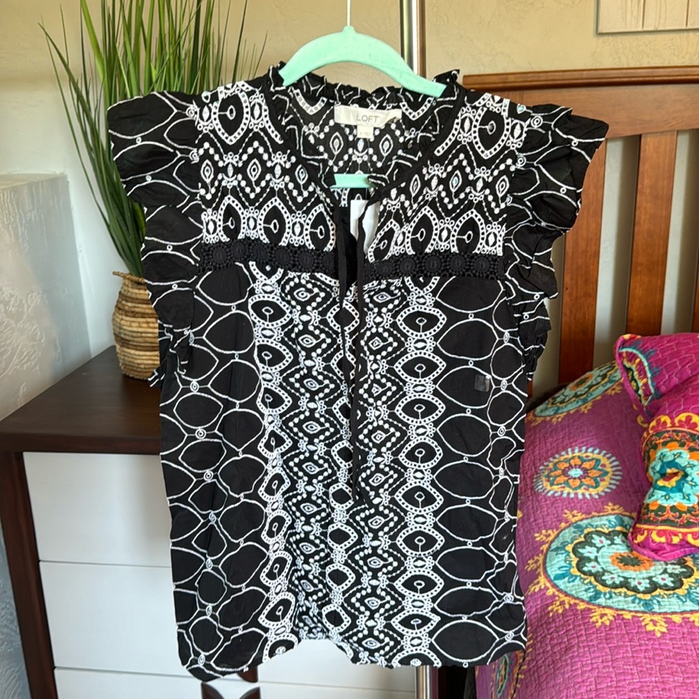 Women’s Loft blouse size small